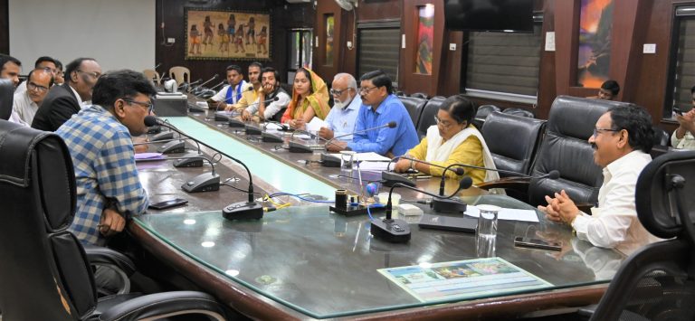 विधानसभा चुनाव: राजनैतिक दलों की हुई बैठक…राजनैतिक दलों को मतदान केंद्रवार बीएलए नियुक्त करने के निर्देश… विधानसभा चुनाव: राजनैतिक दलों की हुई बैठक…राजनैतिक दलों को मतदान केंद्रवार बीएलए नियुक्त करने के निर्देश…