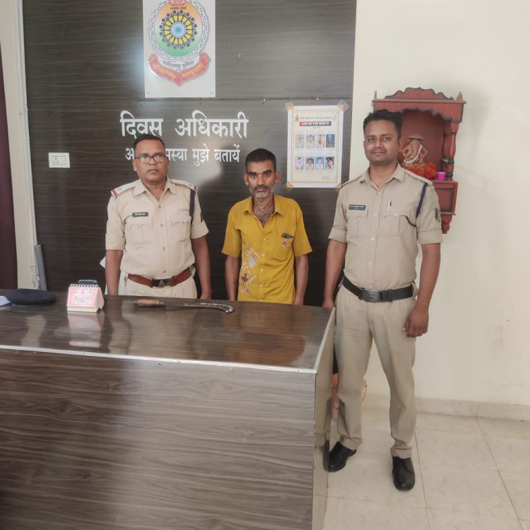 तलवार लहराकर आने जाने वालों को भयभीत करने वाले 02 आरोपी को सरकंडा पुलिस ने तत्काल किया गिरफ्तार… तलवार लहराकर आने जाने वालों को भयभीत करने वाले 02 आरोपी को सरकंडा पुलिस ने तत्काल किया गिरफ्तार…