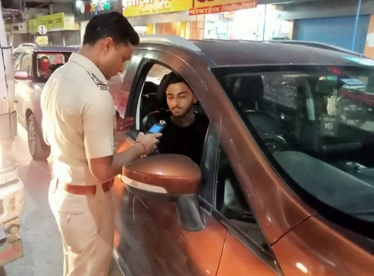 बिलासपुर शहर के मुख्य स्थानों में सरप्राइज चेकिंग लगाकर 165 वाहनों पर हुई कार्यवाही… बिलासपुर शहर के मुख्य स्थानों में सरप्राइज चेकिंग लगाकर 165 वाहनों पर हुई कार्यवाही…