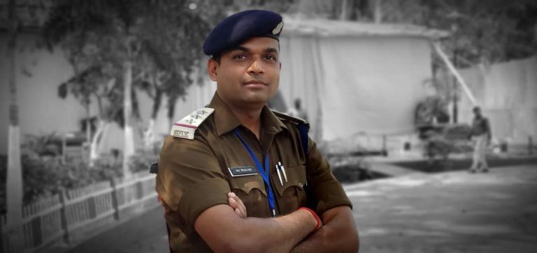 जे पी गुप्ता बने सरकंडा थाना के नए थानेदार, कुछ दिन पहले फैजुल हुए थे रिलीव… जे पी गुप्ता बने सरकंडा थाना के नए थानेदार, कुछ दिन पहले फैजुल हुए थे रिलीव…