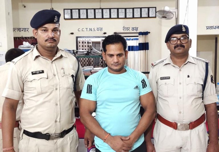 होटल हेवंस पार्क क्लब के सामने गली में भास्कर वर्मा की पिटाई करने वालों में से एक और आरोपी गिरफ्तार, कुल 13 व्यक्ति की हो चुकी है गिरफ्तारी… होटल हेवंस पार्क क्लब के सामने गली में भास्कर वर्मा की पिटाई करने वालों में से एक और आरोपी गिरफ्तार, कुल 13 व्यक्ति की हो चुकी है गिरफ्तारी…