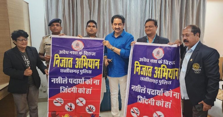 फिल्म स्टार सुमन्त तलवार ने निजात अभियान को नशा छोड़कर समाज के मुख्यधारा में जुड़ने का बताया प्रशस्त माध्यम नशे के विरुद्ध संचालित निजात अभियान को देश,प्रदेश स्तर पर संचालित करने का किया समर्थन… फिल्म स्टार सुमन्त तलवार ने निजात अभियान को नशा छोड़कर समाज के मुख्यधारा में जुड़ने का बताया प्रशस्त माध्यम नशे के विरुद्ध संचालित निजात अभियान को देश,प्रदेश स्तर पर संचालित करने का किया समर्थन…