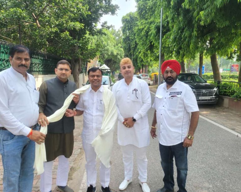 कांग्रेस नेता त्रिलोक श्रीवास ने सहयोगियों सहित किया नवनियुक्त प्रदेश अध्यक्ष सांसद दीपक बैज से भेंट बेलतरा आने का दिया न्योता … कांग्रेस नेता त्रिलोक श्रीवास ने सहयोगियों सहित किया नवनियुक्त प्रदेश अध्यक्ष सांसद दीपक बैज से भेंट बेलतरा आने का दिया न्योता …
