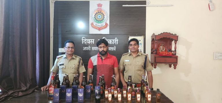 अलग अलग राज्य की शराब बिक्री करते  आरोपी चढ़़ा सरकंडा पुलिस के हत्थे..कार में रख कर शराब बिक्री करते रंगे हाथों पकड़ा गया..