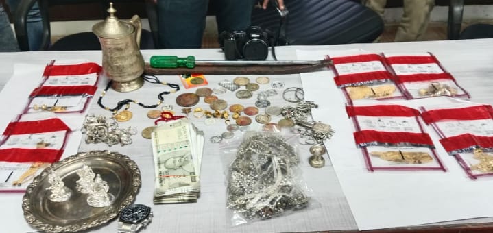 चोरी के मामले में ACCU बिलासपुर व थाना सिविल लाईन की बड़ी कार्यवाही…अतराज्यीय चोर गिरोह के 05 आदतन शातिर चोर को बिलासपुर पुलिस ने किया गिरफ्तार…