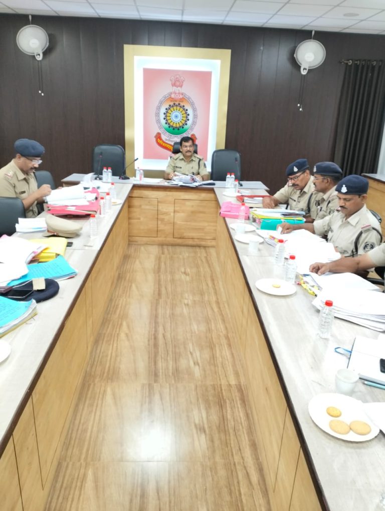 अतिरिक्त पुलिस अधीक्षक ग्रामीण राहुल देव शर्मा के द्वारा दर्ज चिटफण्ड प्रकरणों पर थाना प्रभारीयो व विवेचनाधिकारीयो की ली गई समीक्षा बैठक… अतिरिक्त पुलिस अधीक्षक ग्रामीण राहुल देव शर्मा के द्वारा दर्ज चिटफण्ड प्रकरणों पर थाना प्रभारीयो व विवेचनाधिकारीयो की ली गई समीक्षा बैठक…