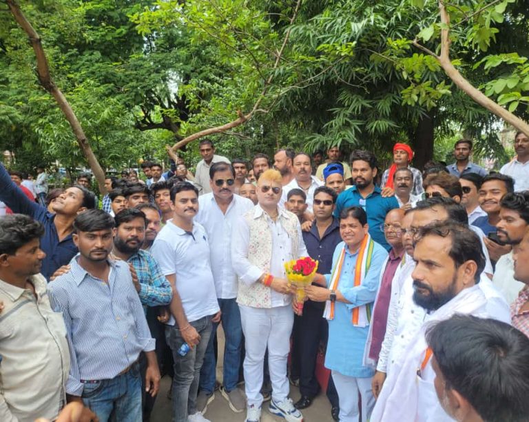 प्रभारी महासचिव शैलजा, महंत, डहरिया का त्रिलोक समर्थकों ने किया जबरदस्त स्वागत… प्रभारी महासचिव शैलजा, महंत, डहरिया का त्रिलोक समर्थकों ने किया जबरदस्त स्वागत…