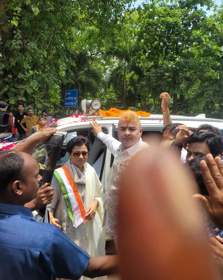 प्रभारी महासचिव शैलजा, महंत, डहरिया का त्रिलोक समर्थकों ने किया जबरदस्त स्वागत… प्रभारी महासचिव शैलजा, महंत, डहरिया का त्रिलोक समर्थकों ने किया जबरदस्त स्वागत…