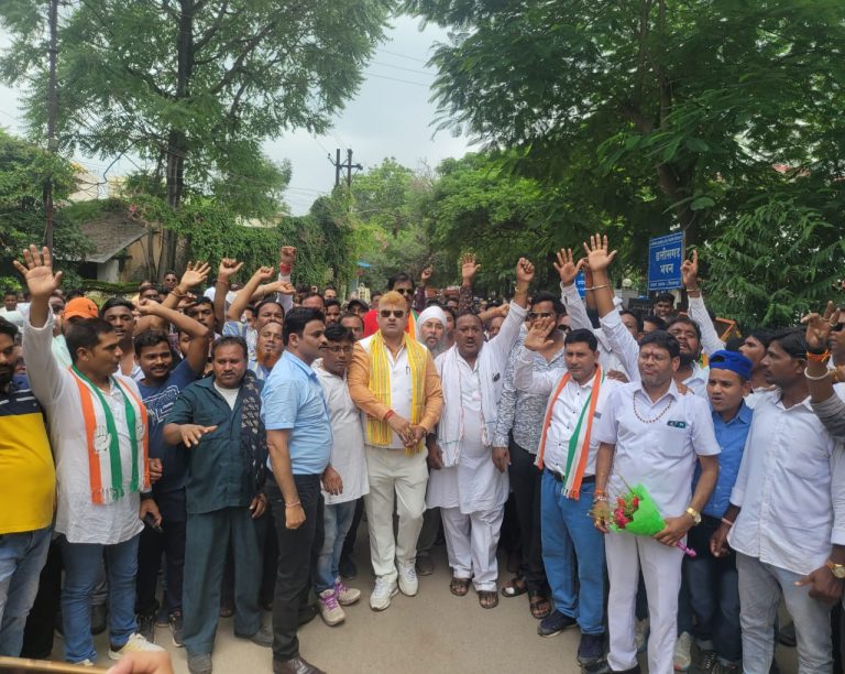 हजारों लोगों के साथ त्रिलोक श्रीवास ने बेलतरा- बिलासपुर से जमा किया आवेदन…. हजारों लोगों के साथ त्रिलोक श्रीवास ने बेलतरा- बिलासपुर से जमा किया आवेदन….