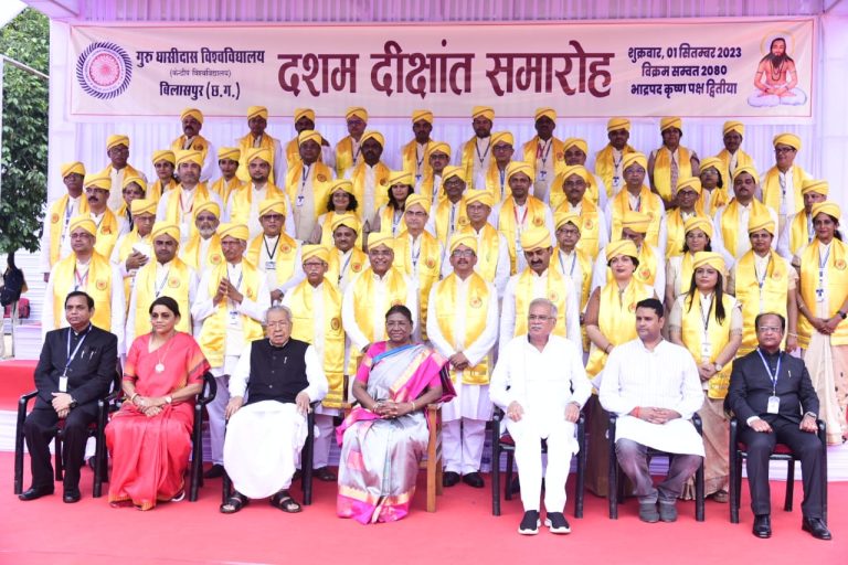 चंद्रयान मिशन की तरह ही जीवन को भी देखें, कठिनाई का डटकर मुकाबला करें, सफलता कदम चूमेगी: राष्ट्रपति चंद्रयान मिशन की तरह ही जीवन को भी देखें, कठिनाई का डटकर मुकाबला करें, सफलता कदम चूमेगी: राष्ट्रपति