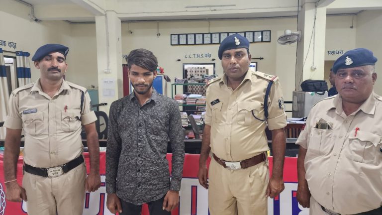 राजीव प्लाजा में दुकानदार को चाकू दिखाकर चमकाने वाले को तारबहार पुलिस ने किया गिरफ्तार… राजीव प्लाजा में दुकानदार को चाकू दिखाकर चमकाने वाले को तारबहार पुलिस ने किया गिरफ्तार…