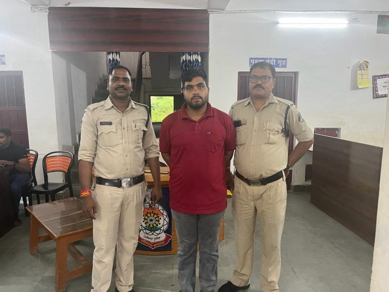 शादी का झांसा देकर दैहिक शोषण करने वाले आरोपी को रतनपुर पुलिस ने किया गिरफतार… शादी का झांसा देकर दैहिक शोषण करने वाले आरोपी को रतनपुर पुलिस ने किया गिरफतार…
