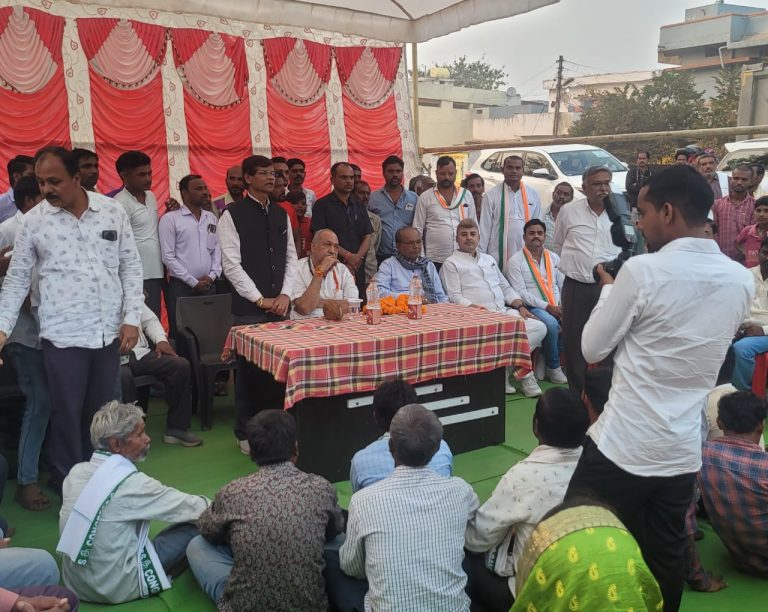 त्रिलोक चंद्र श्रीवास ने प्राप्त किया मंत्री रविंद्र चौबे के लिए समर्थन… त्रिलोक चंद्र श्रीवास ने प्राप्त किया मंत्री रविंद्र चौबे के लिए समर्थन…