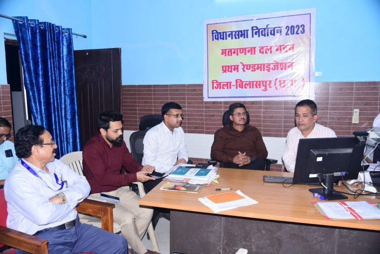 मतगणना की ड्यूटी के लिए अधिकारियों का रैण्डमाईजेशन से किया गया चयन लगभग 500 अधिकारी-कर्मचारी करेंगे मतगणना… मतगणना की ड्यूटी के लिए अधिकारियों का रैण्डमाईजेशन से किया गया चयन लगभग 500 अधिकारी-कर्मचारी करेंगे मतगणना…