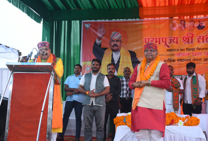 सतपाल महाराज ने अनुवाईयों से पूछा विजय माला धरम को पहना दूं जवाब आया विजयभव