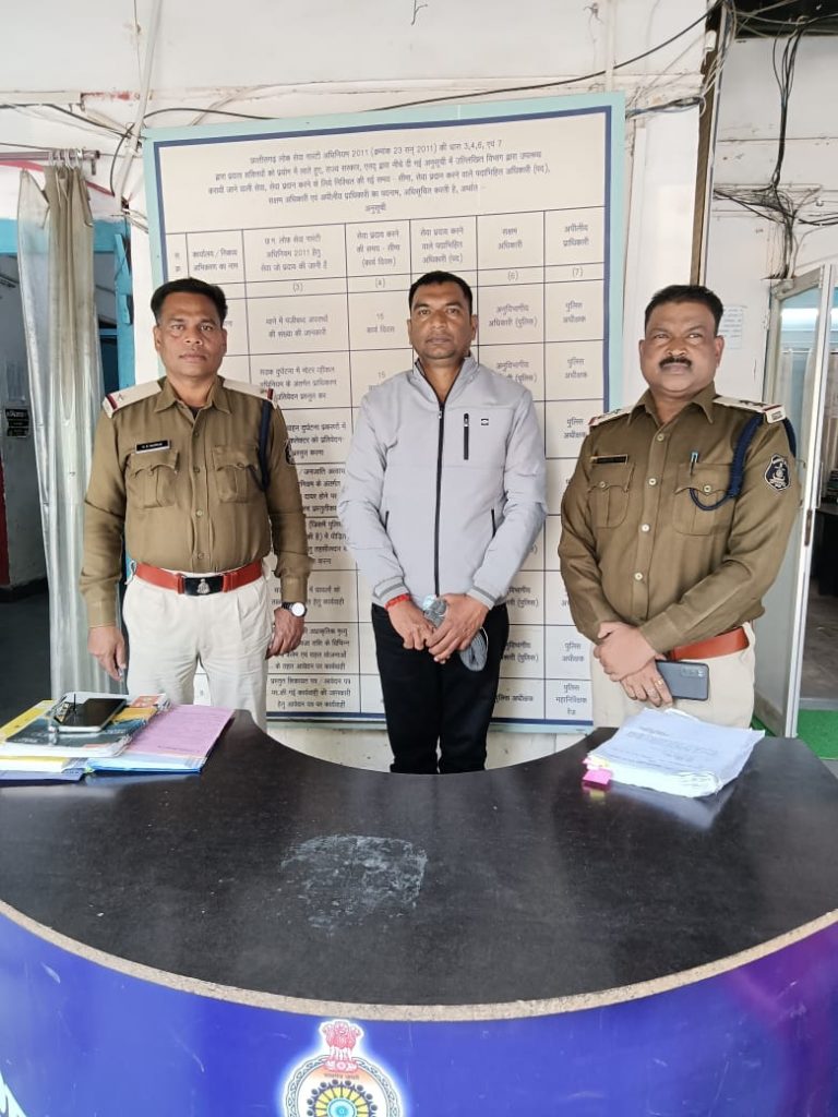 सिविल लाइन पुलिस द्वारा 21 लोगों से नौकरी लगाने का झांसा देकर 1 करोड़ 13 लाख की ठगी करने वाले आरोपी पंकज शुक्ला को किया गिरफतार… सिविल लाइन पुलिस द्वारा 21 लोगों से नौकरी लगाने का झांसा देकर 1 करोड़ 13 लाख की ठगी करने वाले आरोपी पंकज शुक्ला को किया गिरफतार…