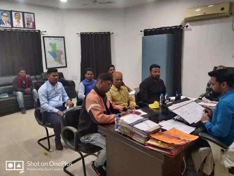 लोकसभा चुनाव : राजनीतिक दलों की हुई बैठक फोटोयुक्त निर्वाचक नामावलियों का विशेष संक्षिप्त पुनरीक्षण कार्यक्रम के संबंध में दी गई जानकारी… लोकसभा चुनाव : राजनीतिक दलों की हुई बैठक फोटोयुक्त निर्वाचक नामावलियों का विशेष संक्षिप्त पुनरीक्षण कार्यक्रम के संबंध में दी गई जानकारी…