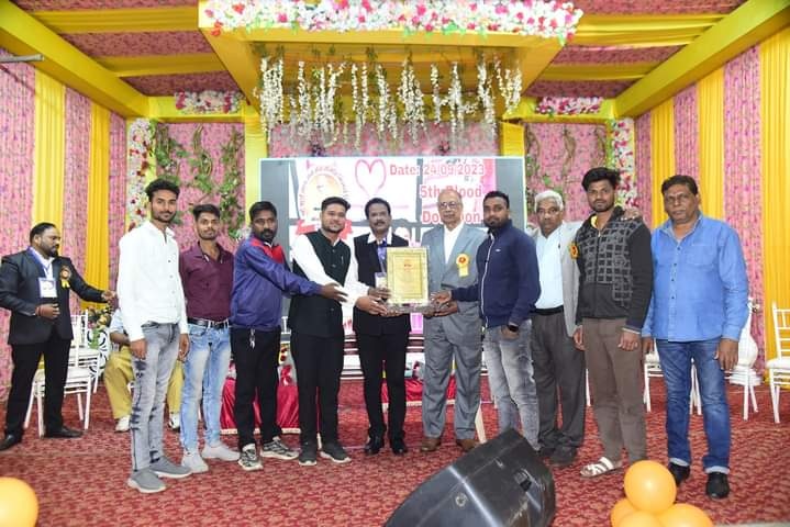 रक्तवीर घनश्याम श्रीवास के जज्बे को सलाम पिछले 9 वर्षो मे अब तक 24 बार रक्तदान कर चुके हैं युवाओ को रक्तदान के लिए करते रहे प्रोत्साहित…. रक्तवीर घनश्याम श्रीवास के जज्बे को सलाम पिछले 9 वर्षो मे अब तक 24 बार रक्तदान कर चुके हैं युवाओ को रक्तदान के लिए करते रहे प्रोत्साहित….
