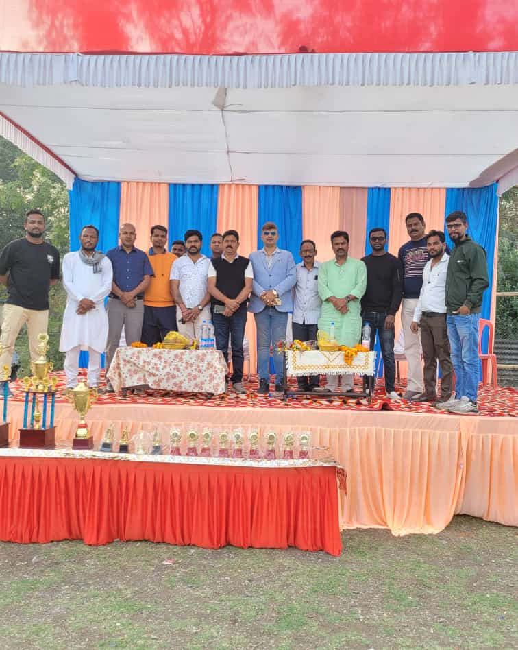 जीवन में मुश्किलों से हार जाए वह अनाड़ी, जो हार को जीत में बदल दे वह खिलाड़ी- त्रिलोक चंद्र श्रीवास… जीवन में मुश्किलों से हार जाए वह अनाड़ी, जो हार को जीत में बदल दे वह खिलाड़ी- त्रिलोक चंद्र श्रीवास…