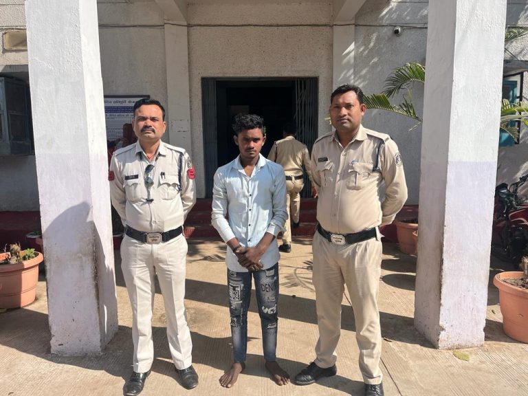 नाबालिक लड़की को भगाकर शारीरिक संबंध बनाने वाले आरोपी को रतनपुर पुलिस द्वारा किया गया गिरफ्तार… नाबालिक लड़की को भगाकर शारीरिक संबंध बनाने वाले आरोपी को रतनपुर पुलिस द्वारा किया गया गिरफ्तार…