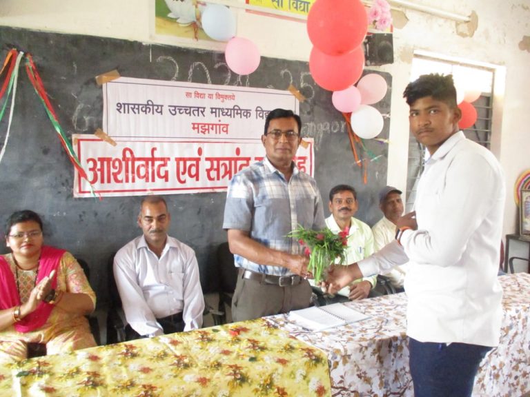 आशीर्वाद व सत्रांत समारोह आयोजित कर 12 वीं के विद्यार्थियों को दी गई बिदाई…