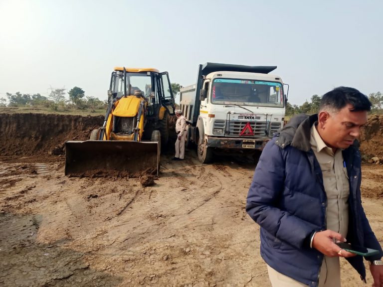 अवैध रेत भण्डारण, मुरूम उत्खनन एवं परिवहन पर कार्यवाही… हाईवा, जेसीबी जप्त कर 3.34 लाख से अधिक का जुर्माना… अवैध रेत भण्डारण, मुरूम उत्खनन एवं परिवहन पर कार्यवाही… हाईवा, जेसीबी जप्त कर 3.34 लाख से अधिक का जुर्माना…