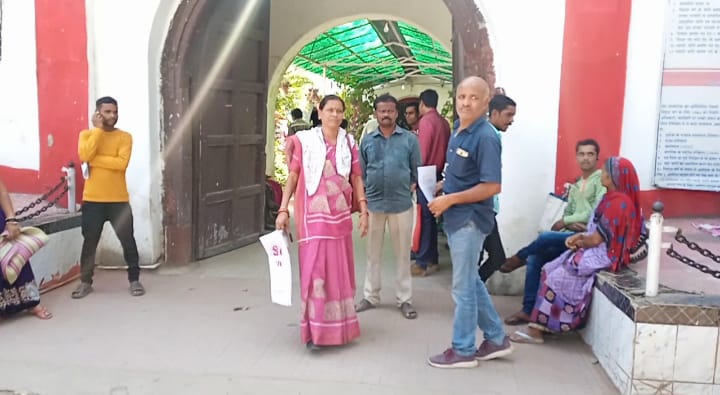ग्राम महमंद के किसान फरियाद लेकर पहुंचे जिनका कहना है कि उनके खेतों तक जाने के रास्ते पर पहले ही अवैध कब्जा हो चुका है और अब शेष बचे रास्ते पर पंचायत स्कूल भवन का निर्माण ग्राम महमंद के किसान फरियाद लेकर पहुंचे जिनका कहना है कि उनके खेतों तक जाने के रास्ते पर पहले ही अवैध कब्जा हो चुका है और अब शेष बचे रास्ते पर पंचायत स्कूल भवन का निर्माण