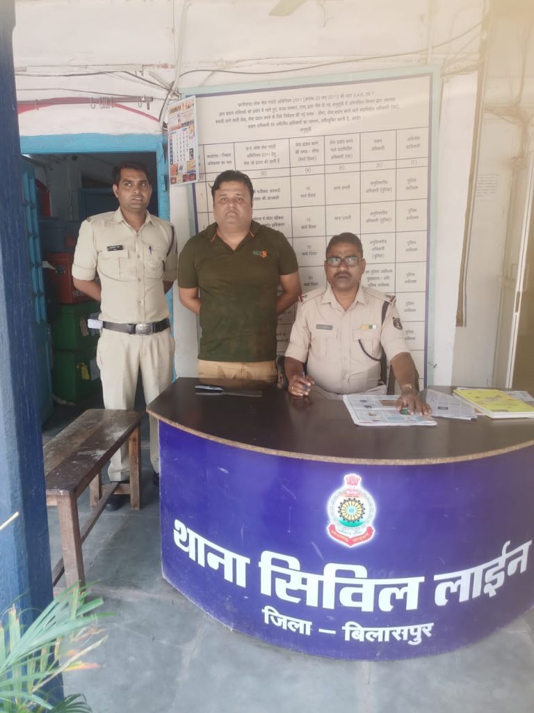 हेवेंस पार्क होटल के कर्मचारी/ग्राहकों को लोहे का चापड लेकर डराने धमकाने वाले आरोपी को सिविल लाईन पुलिस ने किया गिरफ्तार… हेवेंस पार्क होटल के कर्मचारी/ग्राहकों को लोहे का चापड लेकर डराने धमकाने वाले आरोपी को सिविल लाईन पुलिस ने किया गिरफ्तार…