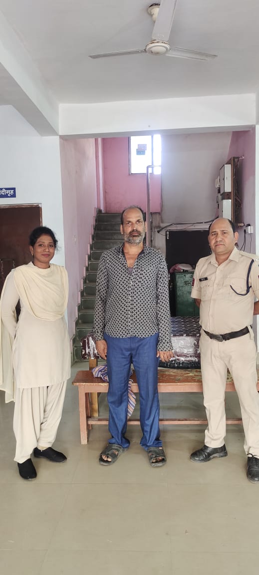 खेत मे करेंट लगाने वाले आरोपी गिरफ्तार ग्राम लावर में दिनांक 03.03.24 को हुई थी घटना… खेत मे करेंट लगाने वाले आरोपी गिरफ्तार ग्राम लावर में दिनांक 03.03.24 को हुई थी घटना…