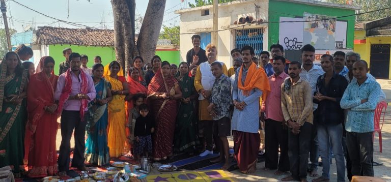 मंदिर निर्माण से सात जन्मों का पुण्य मिलता है -त्रिलोक चंद्र श्रीवास… मंदिर निर्माण से सात जन्मों का पुण्य मिलता है -त्रिलोक चंद्र श्रीवास…