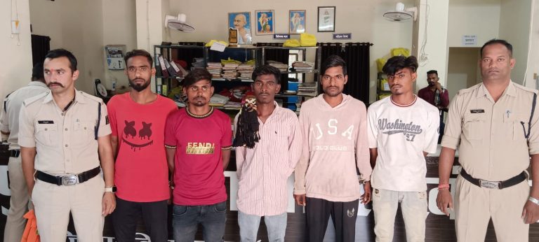 धारदार हथियार लहराकर आने जाने वालों को भयभीत करने वाले 5 आरोपी सरकंडा पुलिस किया  गिरफ्तार…
