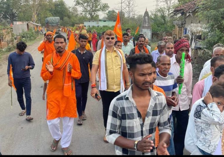 मोहरा में अखंड नवधा रामायण का शुभारंभ ,(लोकप्रिय जन् नेता श्री त्रिलोक चंद्र श्रीवास सहयोगियों सहित हुए सम्मिलित… मोहरा में अखंड नवधा रामायण का शुभारंभ ,(लोकप्रिय जन् नेता श्री त्रिलोक चंद्र श्रीवास सहयोगियों सहित हुए सम्मिलित…