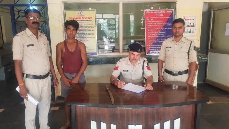 सार्वजनिक स्थान पर धारदार हथियार लहराते आरोपी को कोटा पुलिस ने किया गिरफ्तार…