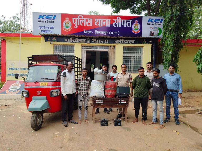 सेलर में स्कूल का ताला तोड़कर चोरी करने वाले आरोपियों को सीपत पुलिस ने किया गिरफ्तार…