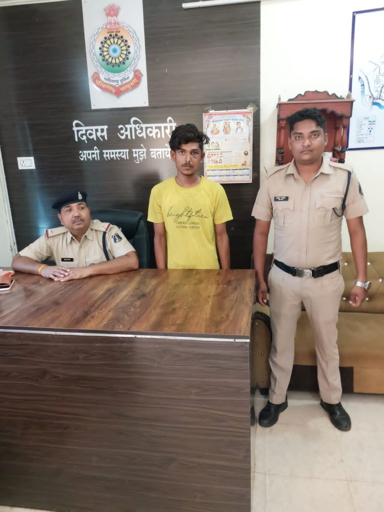 पेट्रोलपंप कर्मचारी के साथ लूट का प्रयास करने वाले आरोपियों को सरकण्डा पुलिस ने किया गिरफ्तार… पेट्रोलपंप कर्मचारी के साथ लूट का प्रयास करने वाले आरोपियों को सरकण्डा पुलिस ने किया गिरफ्तार…