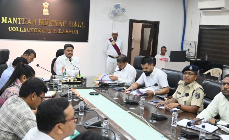 आरटीई के तहत दाखिला लिए बच्चों के साथ स्कूलों में भेद-भाव बर्दाश्त नहीं: कलेक्टर आरटीई के तहत दाखिला लिए बच्चों के साथ स्कूलों में भेद-भाव बर्दाश्त नहीं: कलेक्टर