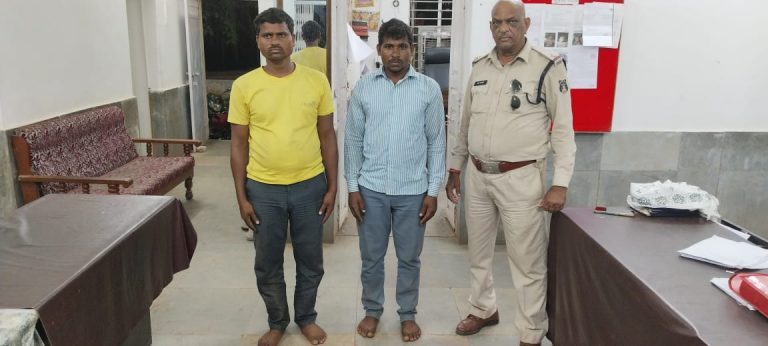 सीपत के ग्राम डंगनिया खेत में हुए अंधे कत्ल के आरोपी चंद घंटे में हुए गिरफ्तार बिलासपुर पुलिस की सक्रियता से आरोपी भागने में हुए नाकाम…