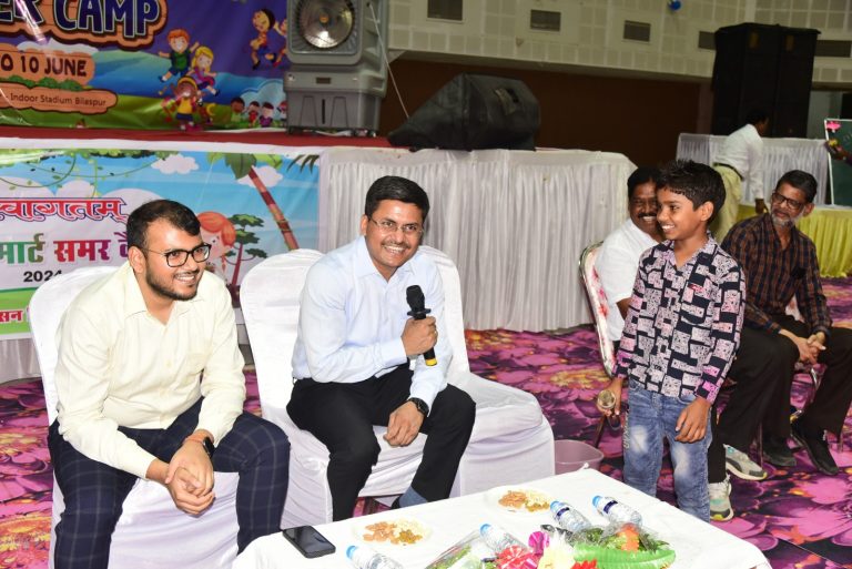 समर कैंप में कलेक्टर ने बच्चों से बातचीत कर बड़े सपने देखने की दी प्रेरणा,सरकारी स्कूल के बच्चों ने पहली बार मॉल में देखी फिल्म, बताया अविस्मरणीय क्षण… समर कैंप में कलेक्टर ने बच्चों से बातचीत कर बड़े सपने देखने की दी प्रेरणा,सरकारी स्कूल के बच्चों ने पहली बार मॉल में देखी फिल्म, बताया अविस्मरणीय क्षण…