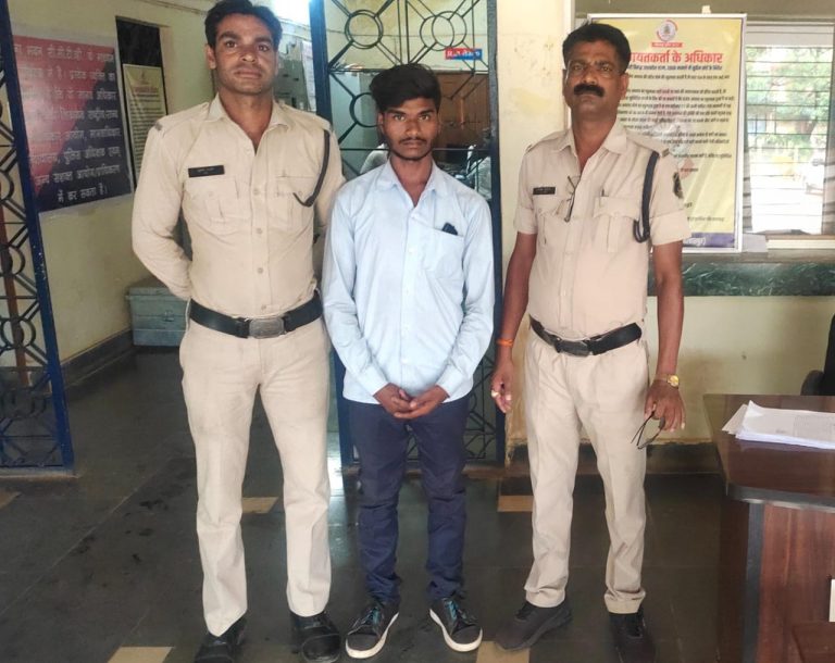 धोखाधड़ी के आरोपी के विरुद्ध बिलासपुर पुलिस का प्रहार,ग्रामीण महिलाओं से हस्ताक्षर/अंगुठा लगवाकर लोन के पैसे को जमा करने के नाम पर करता था ठगी…