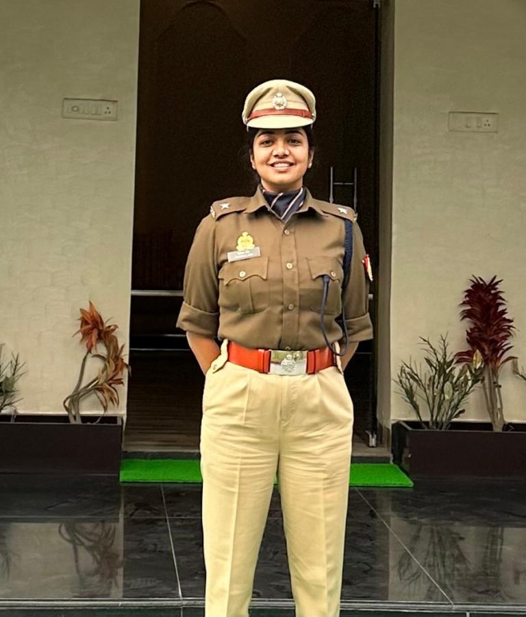 बीस साल पुरानी क़मीज़ के ज़रिये मथुरा उत्तर प्रदेश थाना प्रभारी आईपीएस प्रशिक्षु ट्विंकल और बिलासपुर पुलिस ने मिलकर पहुँचाया अज्ञात शव को परिजनों को किया सुपुत… बीस साल पुरानी क़मीज़ के ज़रिये मथुरा उत्तर प्रदेश थाना प्रभारी आईपीएस प्रशिक्षु ट्विंकल और बिलासपुर पुलिस ने मिलकर पहुँचाया अज्ञात शव को परिजनों को किया सुपुत…