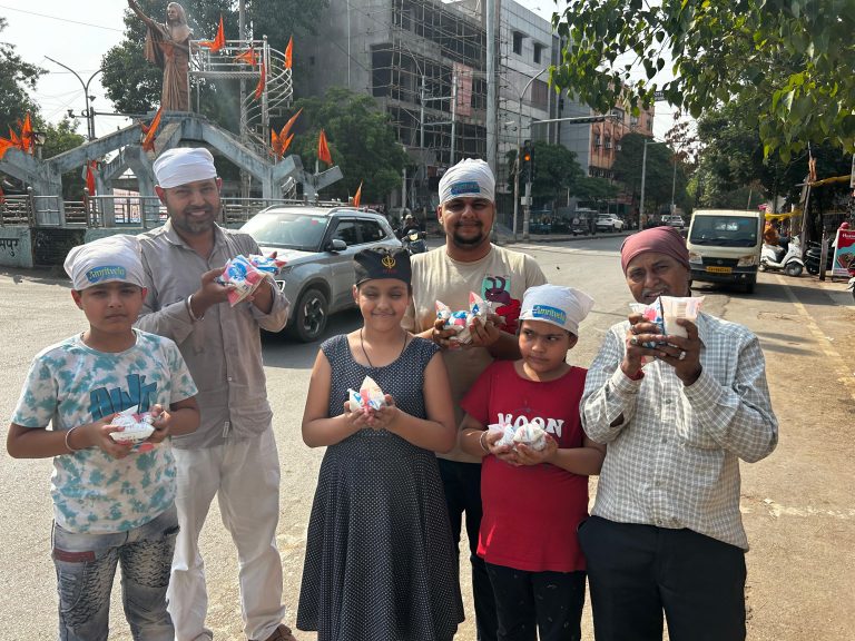 45 डिग्री तापमान में अमृतवेला परिवार ने बांटी राहत की ठंडी छाछ… 45 डिग्री तापमान में अमृतवेला परिवार ने बांटी राहत की ठंडी छाछ…