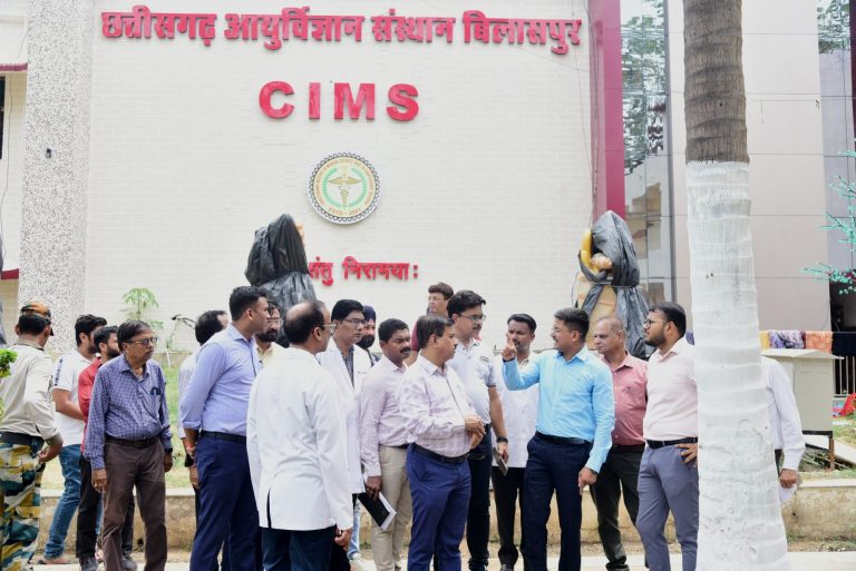 कलेक्टर ने सिम्स अस्पताल का किया निरीक्षण सिम्स में विकसित नई सुविधाओं का मिलने लगा फायदा… कलेक्टर ने सिम्स अस्पताल का किया निरीक्षण सिम्स में विकसित नई सुविधाओं का मिलने लगा फायदा…