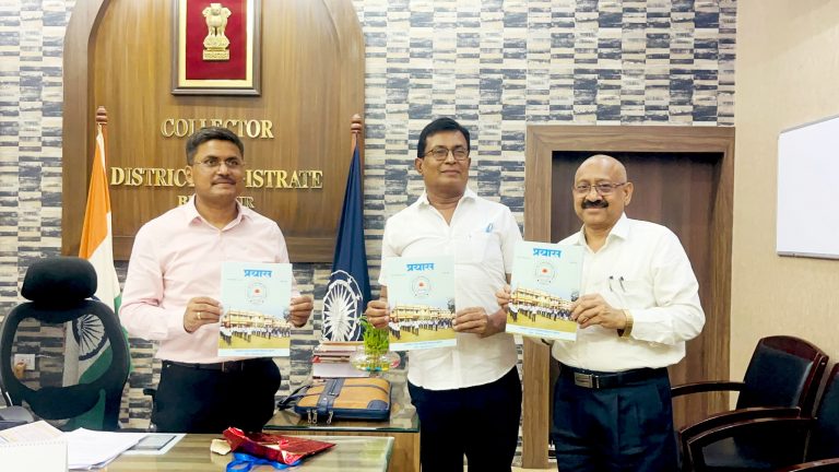 कलेक्टर ने किया शालेय पत्रिका ‘प्रयास’ का विमोचन… कलेक्टर ने किया शालेय पत्रिका ‘प्रयास’ का विमोचन…