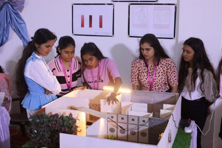 न्यायधानी में छात्रों द्वारा बनाए गए मॉडल की प्रदर्शनी आज से हुई शुरू… न्यायधानी में छात्रों द्वारा बनाए गए मॉडल की प्रदर्शनी आज से हुई शुरू…