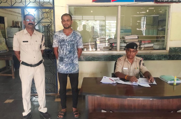 महिला से बलात्कार करने वाले आरोपी के विरुद्ध बिलासपुर पुलिस का प्रहार,आरोपी को गिरफ्तार कर भेजा गया जेल… महिला से बलात्कार करने वाले आरोपी के विरुद्ध बिलासपुर पुलिस का प्रहार,आरोपी को गिरफ्तार कर भेजा गया जेल…