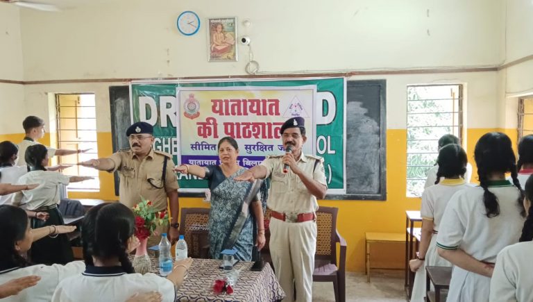 नए शैक्षणिक सत्र के प्रथम दिवस “यातायात पाठशाला” का हुआ आगाज,नए शैक्षिक सत्र 2024-25 के प्रथम दिवस स्थानीय “ड्रीमलैंड हायर सेकेंडरी स्कूल बिलासपुर” में “यातायात की पाठशाला” आयोजित की गई… नए शैक्षणिक सत्र के प्रथम दिवस “यातायात पाठशाला” का हुआ आगाज,नए शैक्षिक सत्र 2024-25 के प्रथम दिवस स्थानीय “ड्रीमलैंड हायर सेकेंडरी स्कूल बिलासपुर” में “यातायात की पाठशाला” आयोजित की गई…