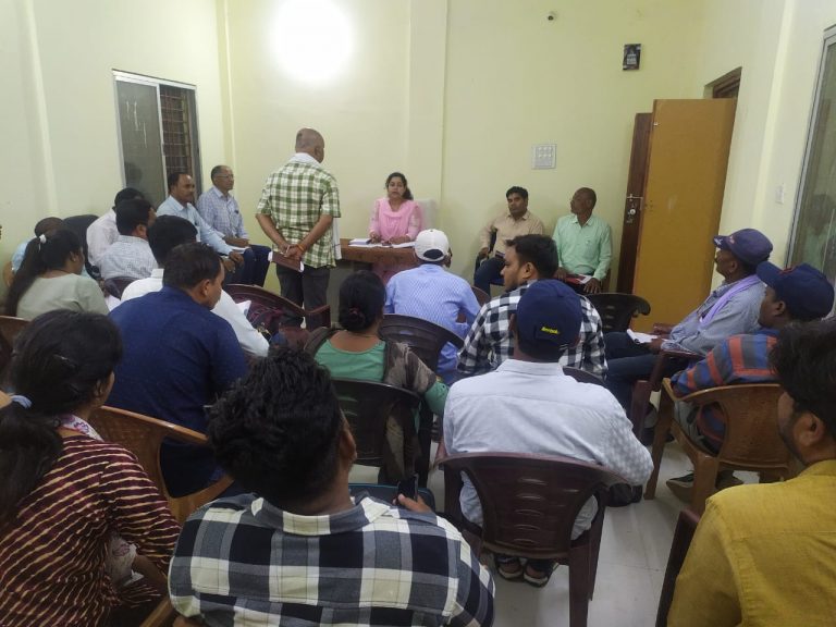 राजस्व प्रकरणों का शत-प्रतिशत करें निराकरण- एसडीएम राजस्व अधिकारियों की बैठक सम्पन्न… राजस्व प्रकरणों का शत-प्रतिशत करें निराकरण- एसडीएम राजस्व अधिकारियों की बैठक सम्पन्न…