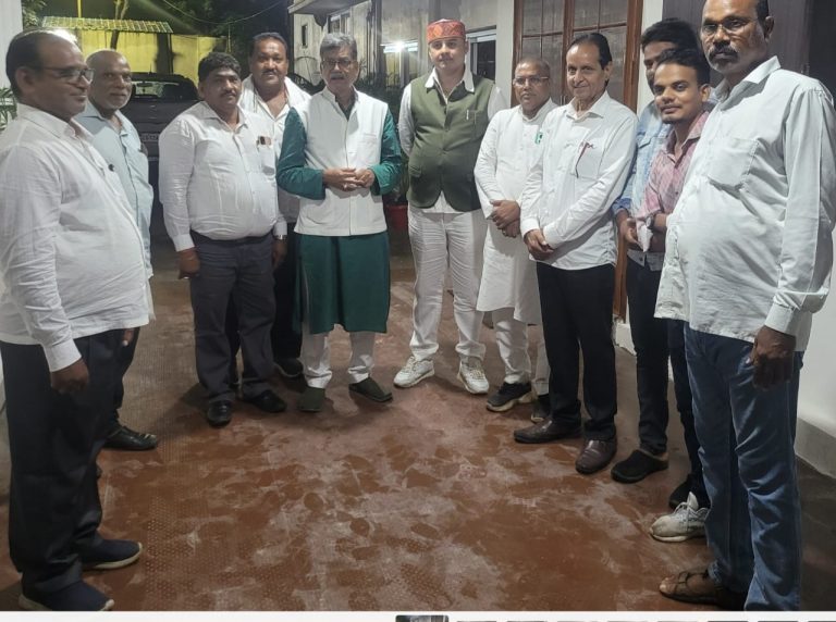 कांग्रेस के विधानसभा घेराव में त्रिलोक श्रीवास के नेतृत्व में सैकड़ो लोग हुए सम्मिलित… कांग्रेस के विधानसभा घेराव में त्रिलोक श्रीवास के नेतृत्व में सैकड़ो लोग हुए सम्मिलित…