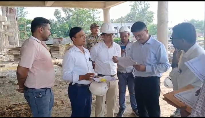 राज्य का पहला कैंसर संस्थान तेजी से ले रहा आकार,कलेक्टर ने किया निरीक्षण, जनवरी 2025 तक कार्य पूर्ण करने के निर्देश,केन्द्र-राज्य के सहयोग से 115 करोड़ में बन रहा चार मंजिला अस्पताल… राज्य का पहला कैंसर संस्थान तेजी से ले रहा आकार,कलेक्टर ने किया निरीक्षण, जनवरी 2025 तक कार्य पूर्ण करने के निर्देश,केन्द्र-राज्य के सहयोग से 115 करोड़ में बन रहा चार मंजिला अस्पताल…