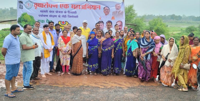 कांग्रेस नेता त्रिलोक श्रीवास सहयोगियों सहित नगर निगम के द्वारा आयोजित वृक्षारोपण कार्यक्रम में सम्मिलित हुए… कांग्रेस नेता त्रिलोक श्रीवास सहयोगियों सहित नगर निगम के द्वारा आयोजित वृक्षारोपण कार्यक्रम में सम्मिलित हुए…